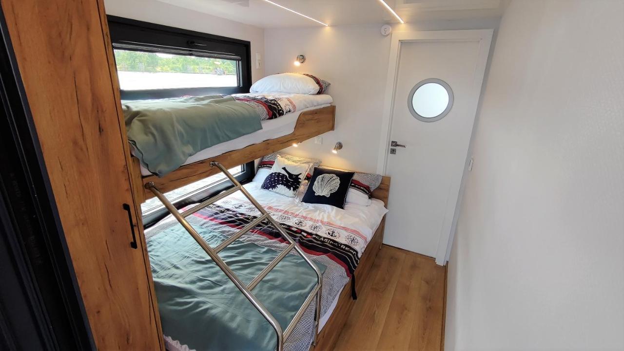 Houseboat Water King Apartament Plywajacy Dom Na Wodzie, 7 Os Вроцлав Экстерьер фото